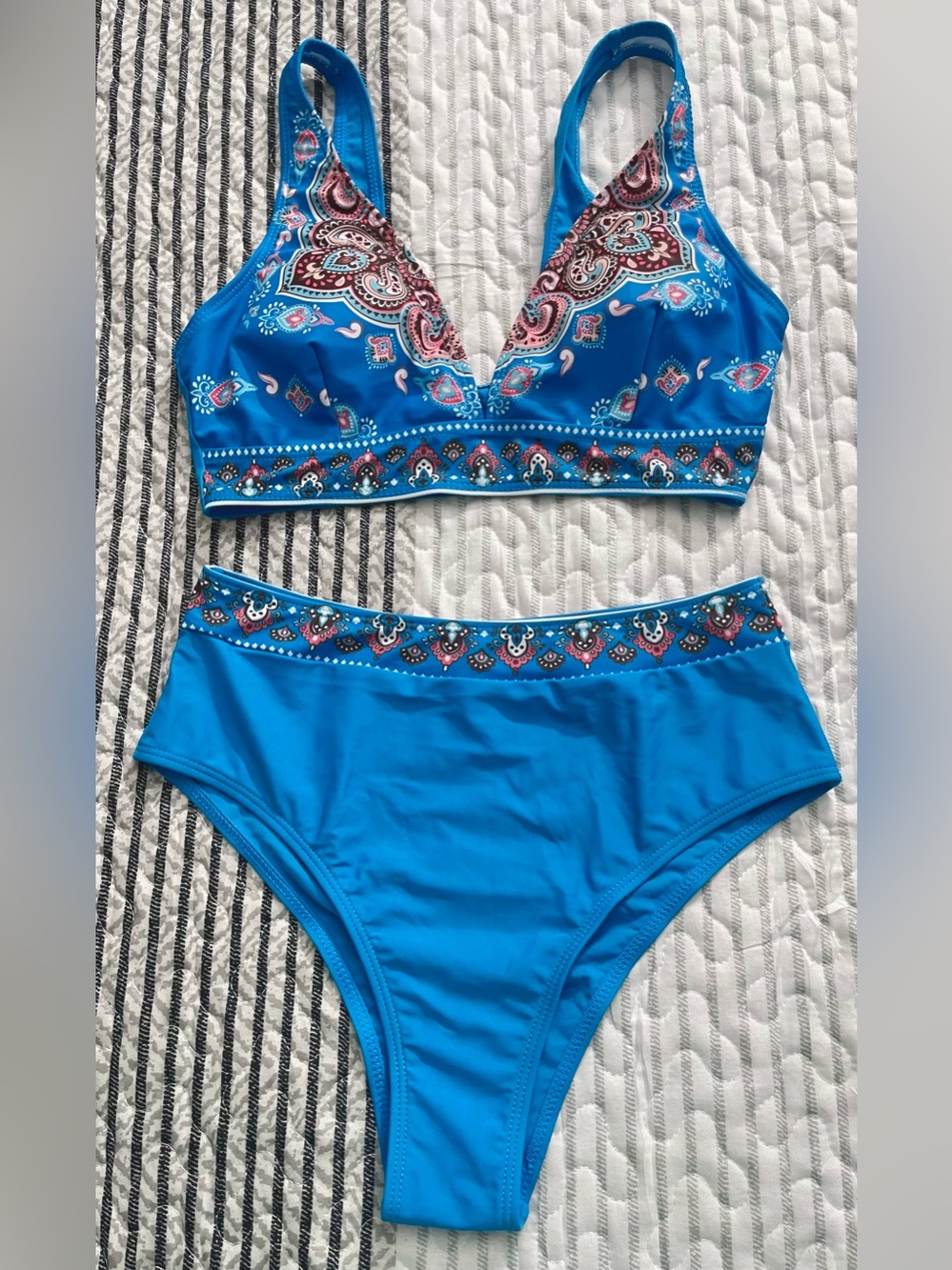 Amazon Blue Paisley Trim Women’s Bikini Set NWOT - S